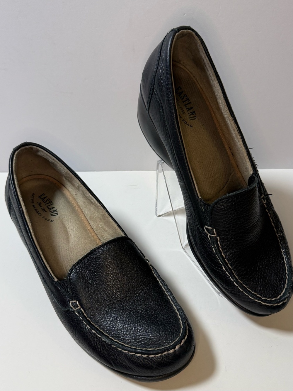 Eastland Black Leather Slip-On Loafers with Contrast Stitching
